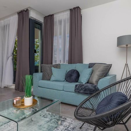 Apartments Ines Selce Eksteriør bilde