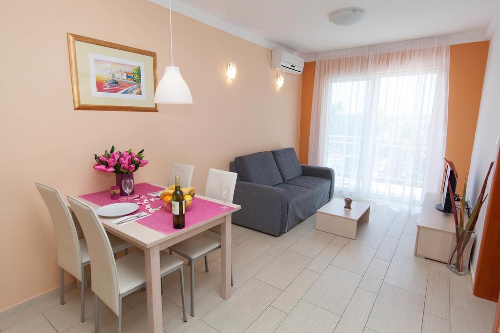 Apartments Ines Selce Eksteriør bilde