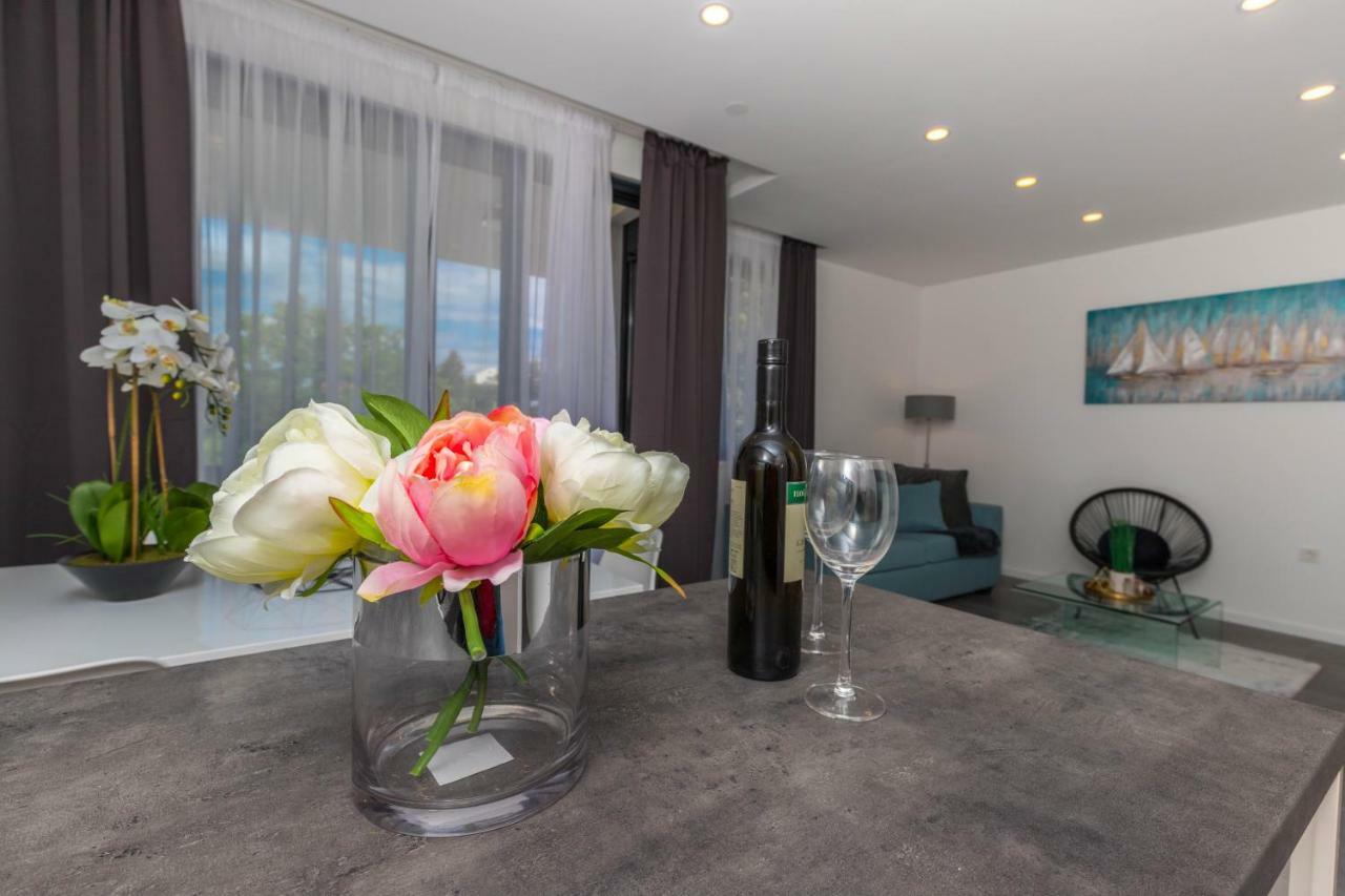 Apartments Ines Selce Eksteriør bilde